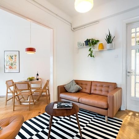 Cismigiu Serenity: 1Br Flat With Scenic Balcony Bukarest Exteriör bild