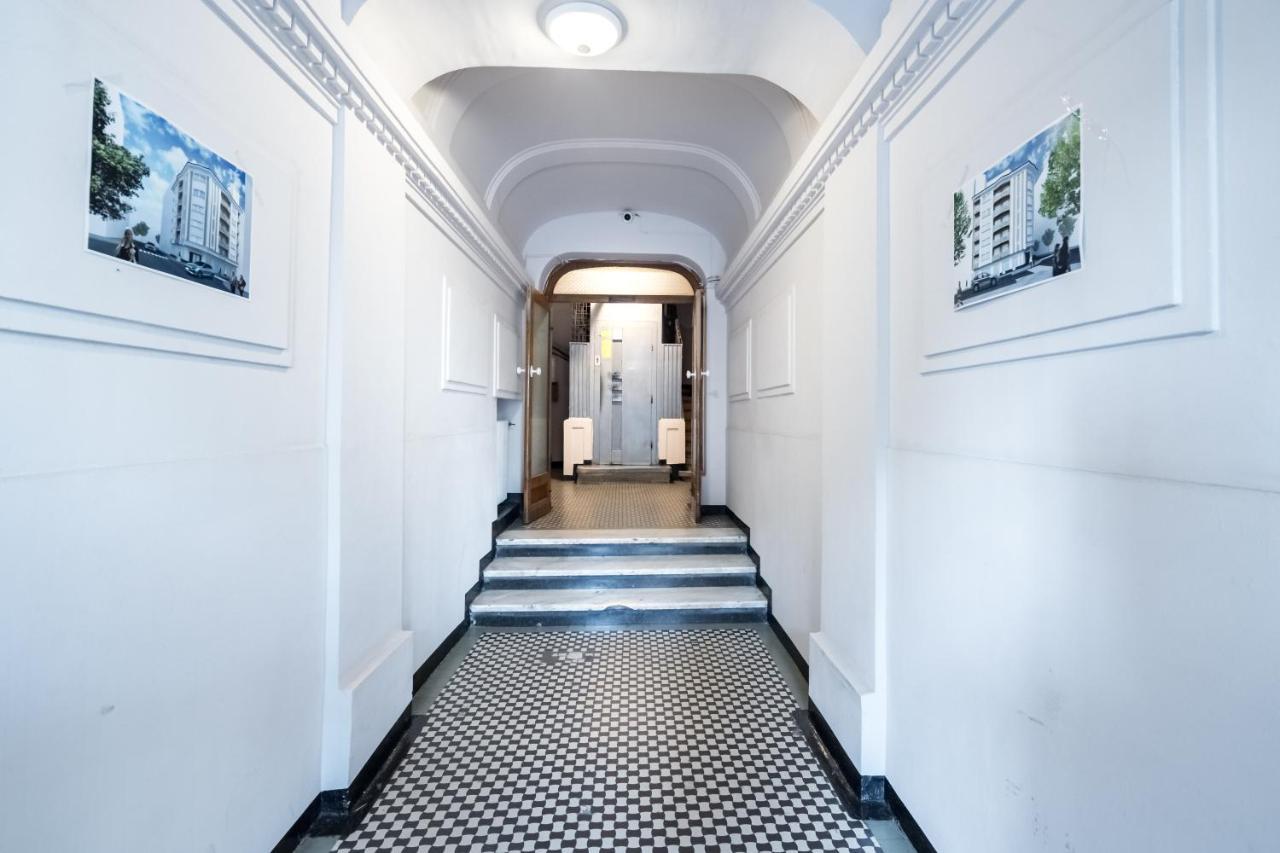 Cismigiu Serenity: 1Br Flat With Scenic Balcony Bukarest Exteriör bild