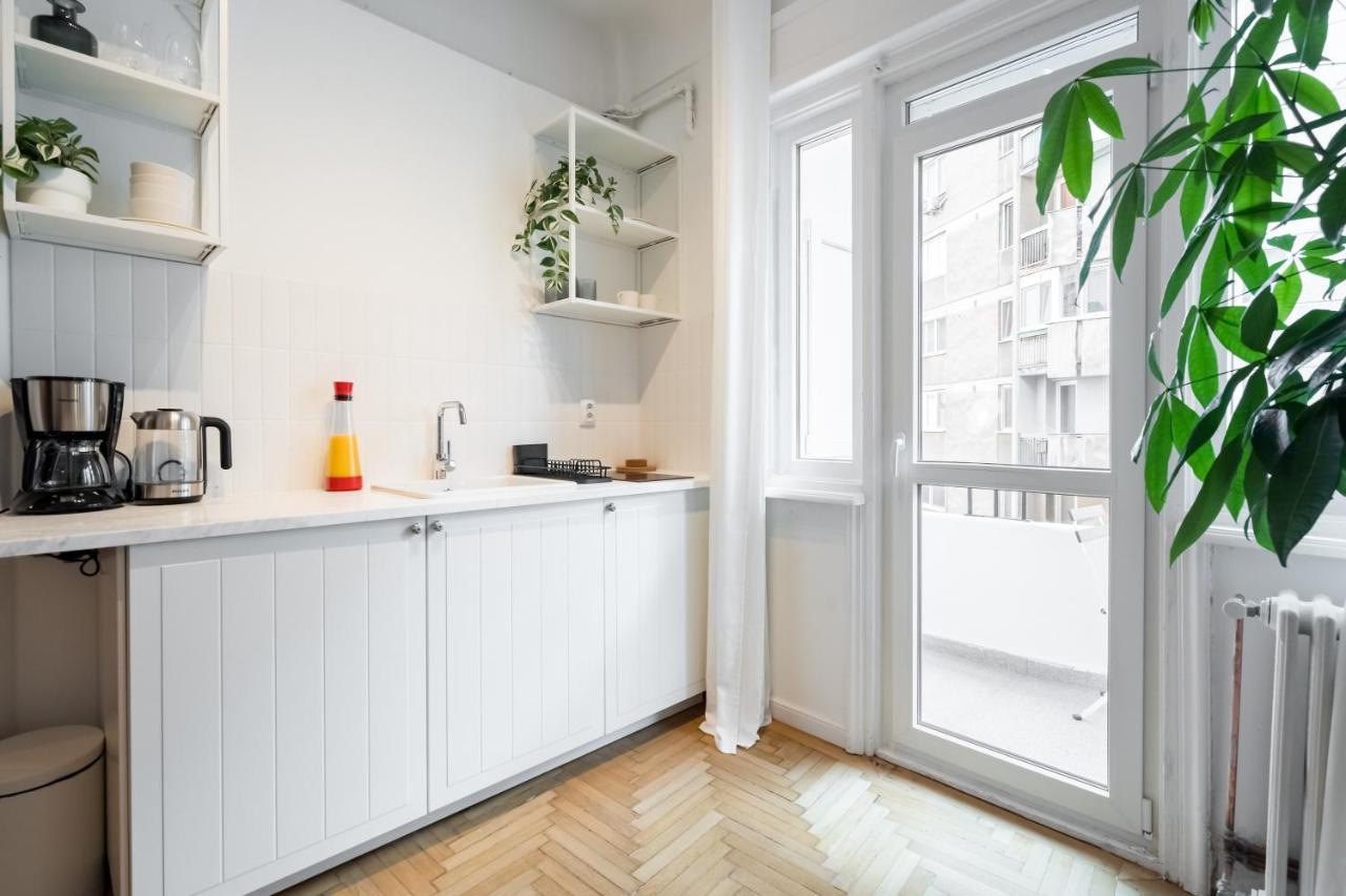 Cismigiu Serenity: 1Br Flat With Scenic Balcony Bukarest Exteriör bild