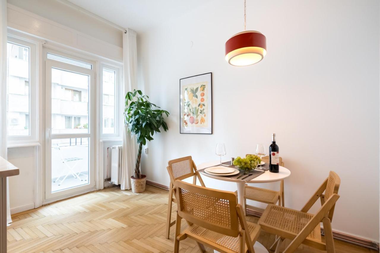 Cismigiu Serenity: 1Br Flat With Scenic Balcony Bukarest Exteriör bild