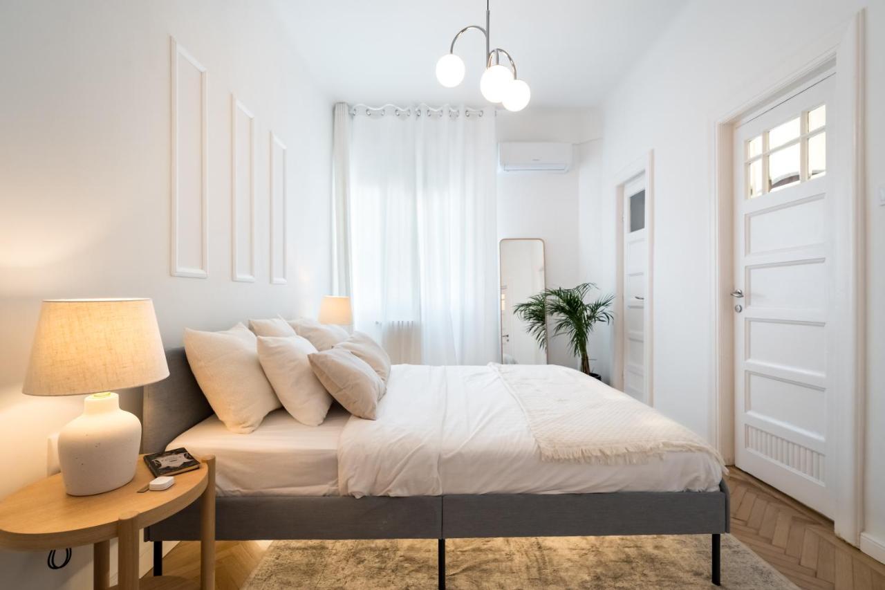 Cismigiu Serenity: 1Br Flat With Scenic Balcony Bukarest Exteriör bild