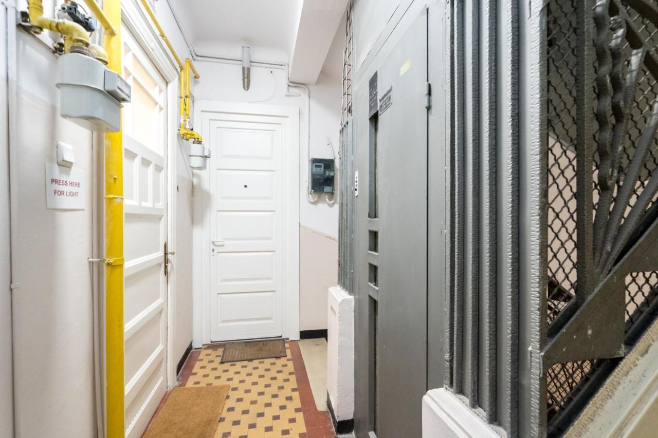 Cismigiu Serenity: 1Br Flat With Scenic Balcony Bukarest Exteriör bild