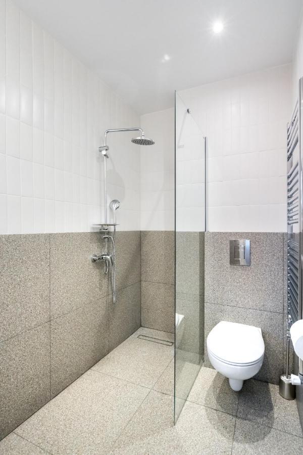 Cismigiu Serenity: 1Br Flat With Scenic Balcony Bukarest Exteriör bild