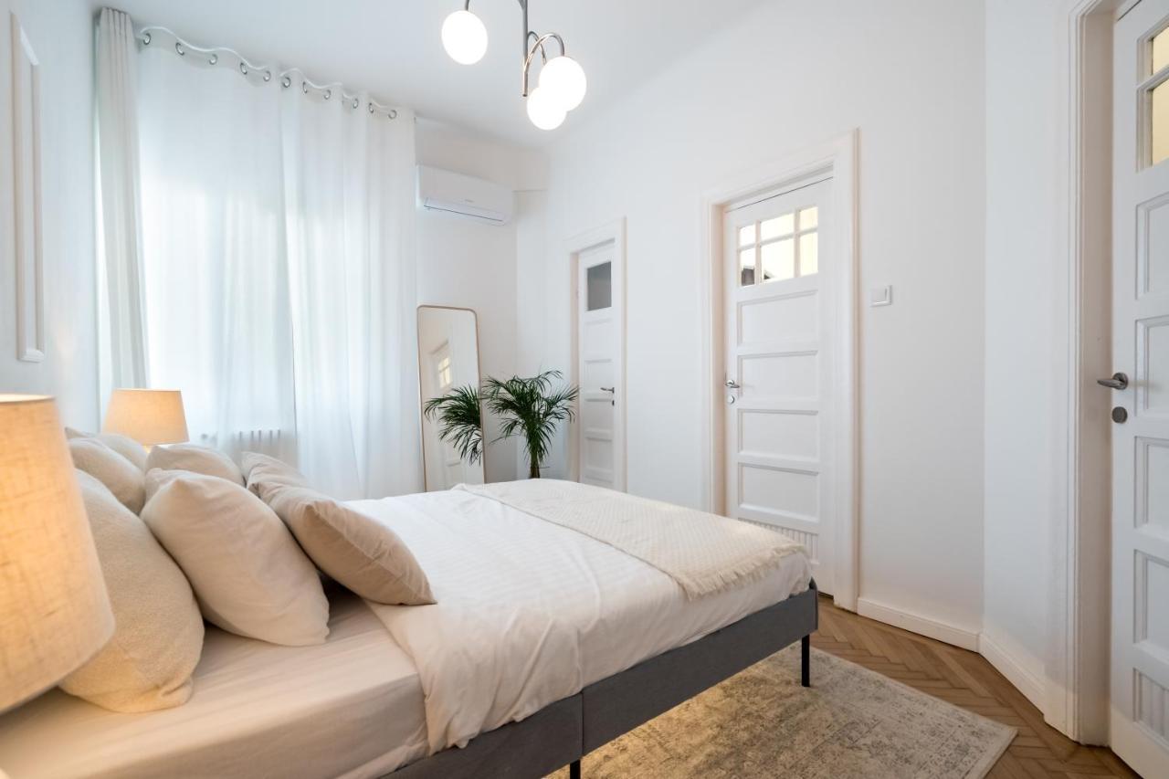 Cismigiu Serenity: 1Br Flat With Scenic Balcony Bukarest Exteriör bild