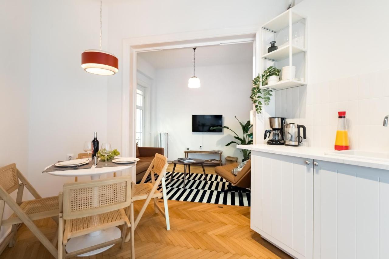 Cismigiu Serenity: 1Br Flat With Scenic Balcony Bukarest Exteriör bild