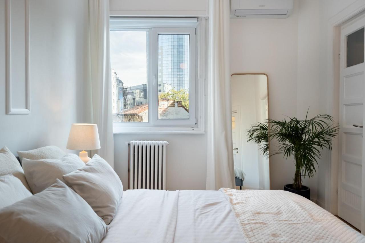 Cismigiu Serenity: 1Br Flat With Scenic Balcony Bukarest Exteriör bild