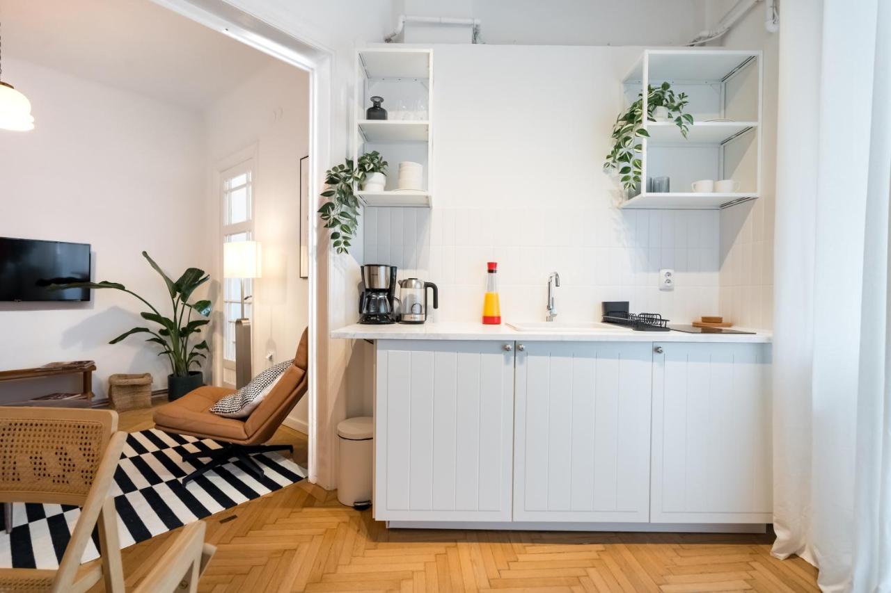Cismigiu Serenity: 1Br Flat With Scenic Balcony Bukarest Exteriör bild