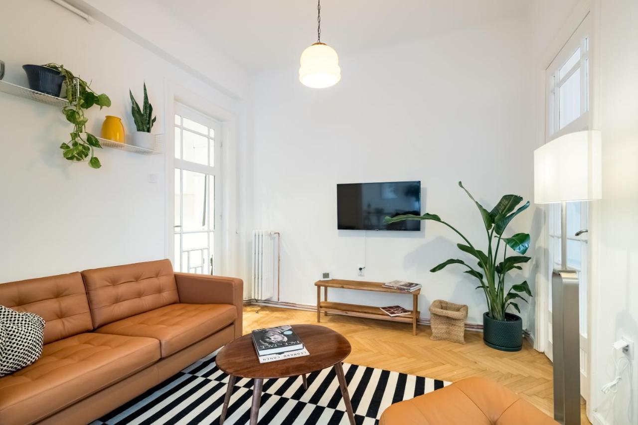 Cismigiu Serenity: 1Br Flat With Scenic Balcony Bukarest Exteriör bild