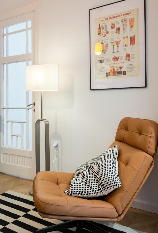 Cismigiu Serenity: 1Br Flat With Scenic Balcony Bukarest Exteriör bild
