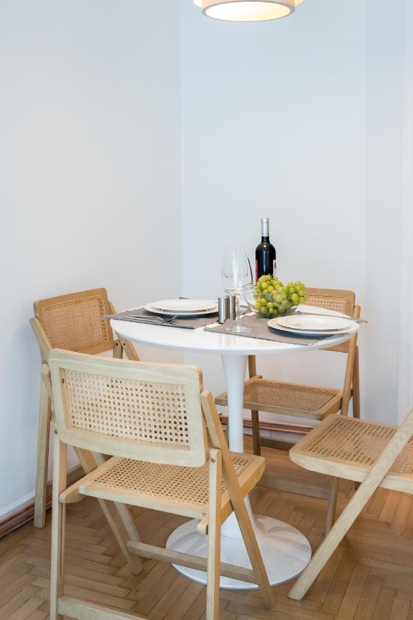 Cismigiu Serenity: 1Br Flat With Scenic Balcony Bukarest Exteriör bild
