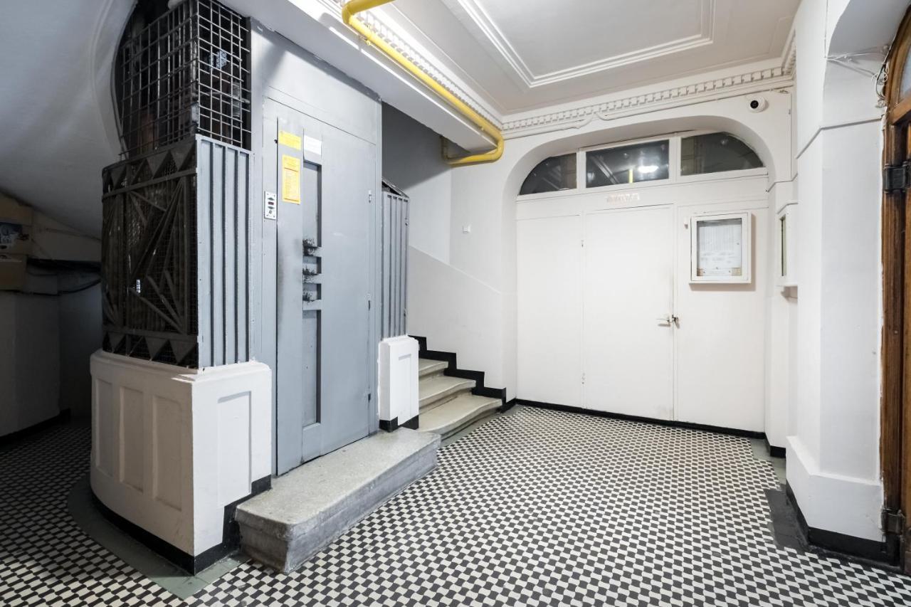 Cismigiu Serenity: 1Br Flat With Scenic Balcony Bukarest Exteriör bild