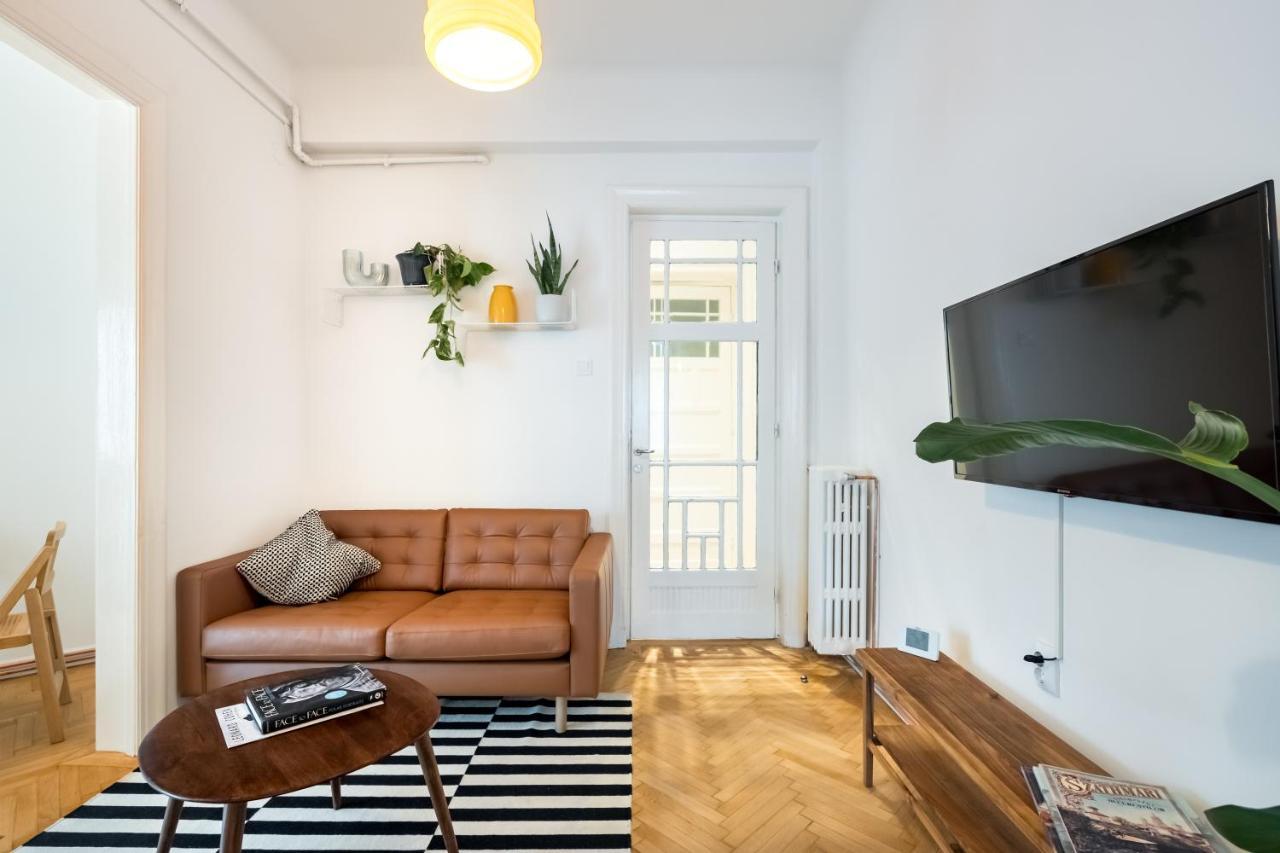 Cismigiu Serenity: 1Br Flat With Scenic Balcony Bukarest Exteriör bild