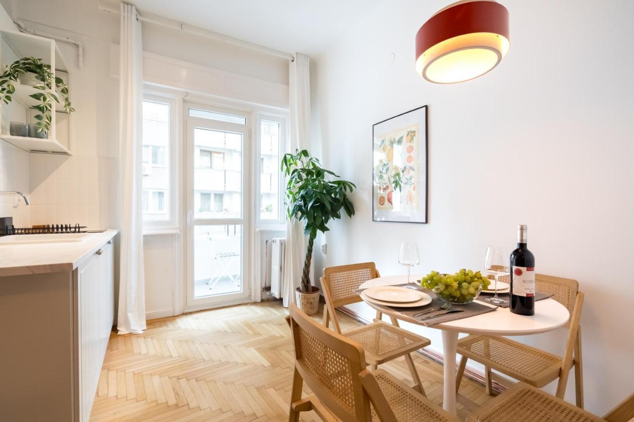 Cismigiu Serenity: 1Br Flat With Scenic Balcony Bukarest Exteriör bild