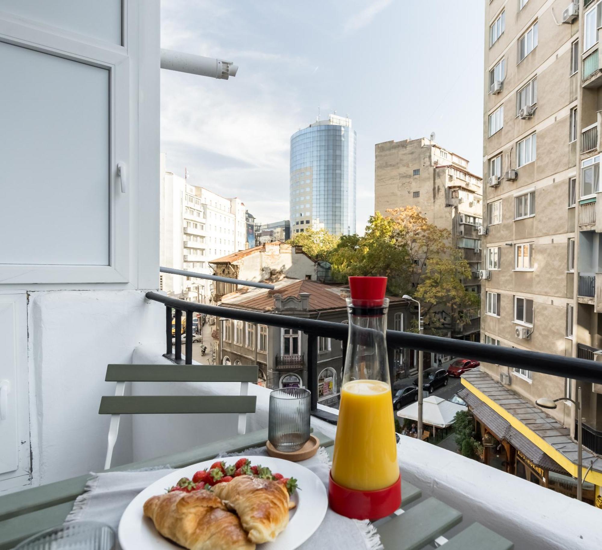 Cismigiu Serenity: 1Br Flat With Scenic Balcony Bukarest Exteriör bild